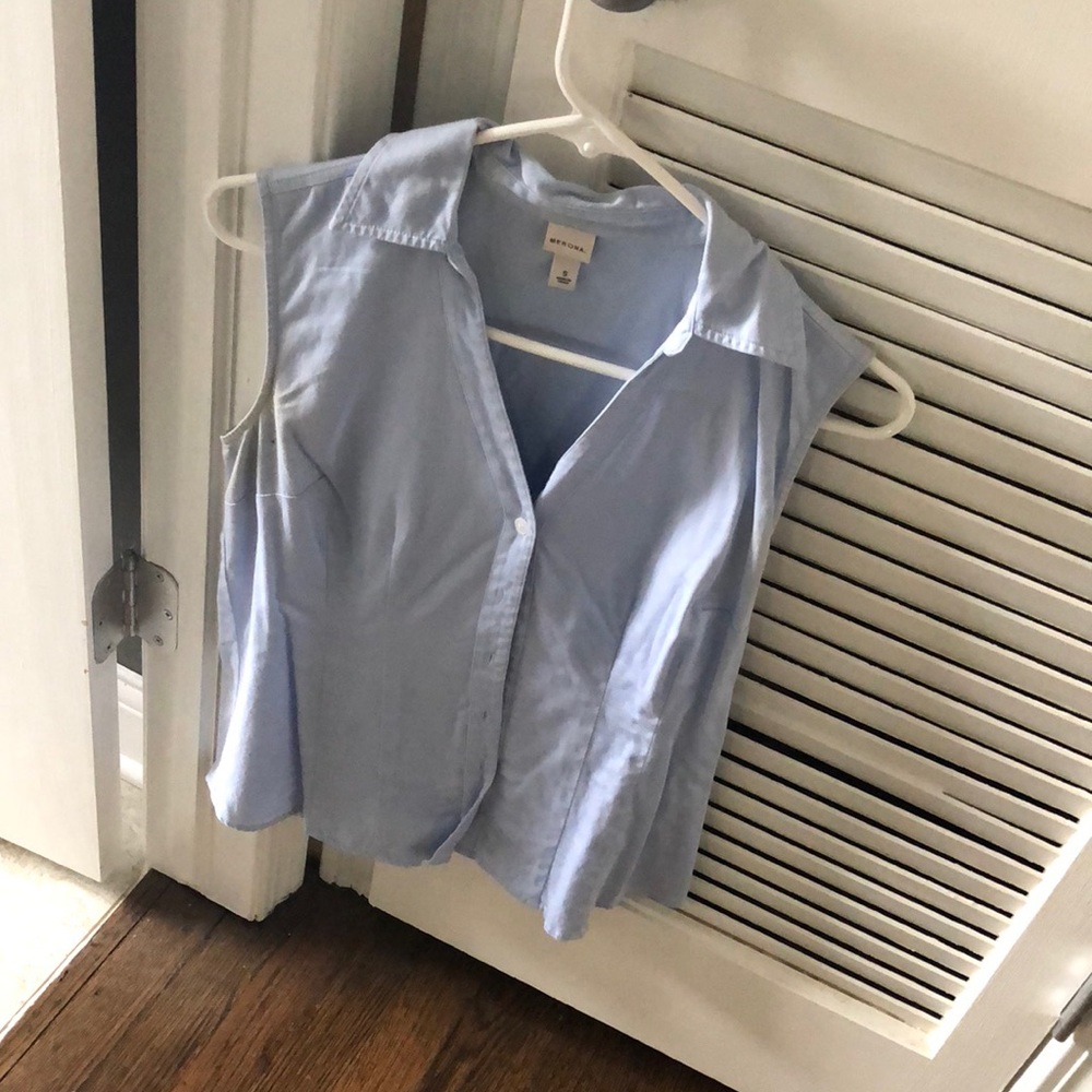 🎉🎉🎉 3 for $10 🎉🎉🎉Sleeveless dress shirt